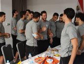 منتخب مصر يحتفل بعيد ميلاد رمضان صبحي قبل مواجهة كوت ديفوار