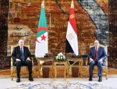 الرئيس السيسي يهنئ نظيره الجزائرى بقرب حلول الذكرى الستين لاستقلال الجزائر