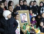 أسرة شهيد شرطة تحتفل بعيد ميلاده فى الذكرى الـ70 لعيد الشرطة.. لايف وصور 