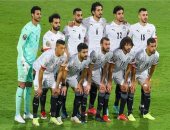 لاعبو منتخب مصر يجرون عمليات الإحماء قبل انطلاق مباراة المغرب.. فيديو