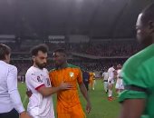 محمد صلاح يواسى لاعبى كوت ديفوار بعد توديع أمم أفريقيا "فيديو"