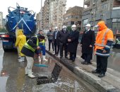 محافظ القاهرة يتفقد جهود شفط مياه الأمطار بالشوارع