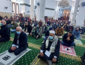 محافظ بورسعيد يؤدى صلاة الجمعة بمسجد لطفى شبارة