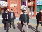 محافظ بورسعيد يتابع سير امتحانات الشهادة الإعدادية داخل اللجان.. لايف وصور