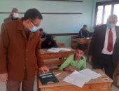 مدير تعليم البحر الأحمر يتفقد امتحان الصف الثالث الإعدادي 2022 