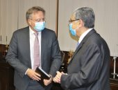وزير الكهرباء يلتقى سفير الدنمارك بمصر والوفد المرافق له لبحث سبل التعاون