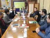 محافظ المنوفية يلتقى مسئولى التنمية المحلية والبيئة لتفعيل منظومة المخلفات الجديدة 