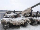 دبابات مموهة بلون الثلج.. تدريبات عسكرية أوكرانية ترفع حرارة الجليد فى عز البرد