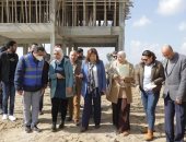 بخمس قرى وبعض توابعها بكفر سعد.. محافظ دمياط تتابع ميدانيا مشروعات "حياة كريمة"