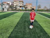 عمره 11 سنة ويتحدى محمد صلاح.. شوف موهبة الشرقية الجديدة فى كرة القدم
