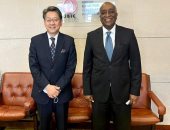 سفير مصر فى طوكيو يبحث مع محافظ بنك اليابان تعزيز الاستثمارات اليابانية