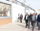 محافظ بنى سويف يتفقد منظومة النظافة بكورنيش النيل السُفلى قبل تشغيله تجريببا