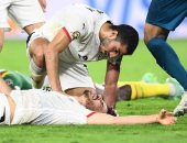 محمد عبد المنعم مشيدا بـ"الونش" بعد استكماله مباراة الكاميرون مصابا: بطل والله