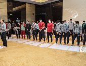 لاعبو الأهلى وأعضاء البعثة يؤدون صلاة الجمعة بفندق الإقامة