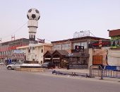 تطاير الحواجز المروية بميدان شاهين ببورسعيد بسبب شدة الرياح.. صور 