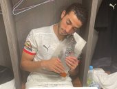 أهالى وجيران وأصدقاء محمد عبد المنعم يحتفلون بفوز مصر والصعود للنهائى.. فيديو