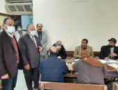 وكيل "تعليم دمياط" يوجه بمراعاة الدقة وعدم الاستعجال خلال تصحيح الامتحانات