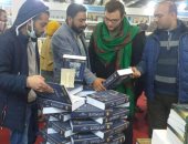 إقبال جماهيرى كثيف على جناح دار الكتب والوثائق فى معرض الكتاب.. صور