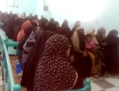"القومى للمرأة" يناقش قضايا الزواج المبكر فى قرى "حياة كريمة" بأسوان
