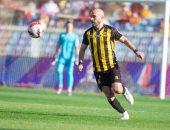 اتحاد جدة يكتسح أبها بثلاثية نظيفة ويحافظ على صدارة الدوري السعودي.. فيديو 