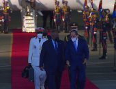 الرئيس السيسي يستقبل رئيس جيبوتي إسماعيل عمر جيلة بمطار القاهرة 