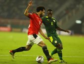مصر تبدد هجمات السنغال في الشوط الأول السلبي.. أبو جبل يحافظ على آمال الفراعنة بالتصدي لركلة جزاء.. ماني وسار مصدر الخطورة على مرمى المنتخب.. ومحاولات مصرية على فترات بقيادة الفرعون صلاح