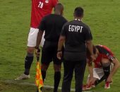 محمد صلاح يبدل حذاءه فى مباراة مصر والسنغال .. فيديو وصور