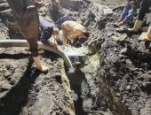 إصلاح كسر ماسورة مياه بشارع الثلاثينى بالجيزة