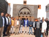 لجنة من محافظة الأقصر تقود جولات للبدء فى مشروع تطوير مدينة إسنا التاريخية.. صور