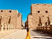 20 صورة ترصد استمتاع سياح العالم بالحضارة الفرعونية والمعابد الأثرية بالأقصر