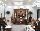 محافظ قنا يترأس لجنة اختيار المرشحين للوظائف القيادية