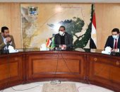 محافظ الفيوم يناقش الاستعداد للمرحلة الثانية من "حياة كريمة" بقرى الفيوم وطامية