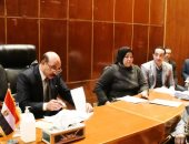 محافظ أسوان يوافق على طلبات تعويضات لمتضررى السيول وسداد ديون غارمة