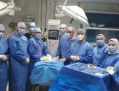 فريق طبى بمستشفى جامعة الأزهر بدمياط ينجح في إجراء جراحة نادرة لتوأم غير مكتمل النمو