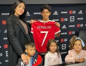 ابن كريسيتانو رونالدو يوقع عقدا مع مانشستر يونايتد ويختار قميص والده