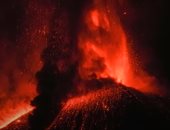 ثوران بركان بجبل "إتنا" فى صقلية وإطلاق الحمم وأعمدة الدخان.. فيديو وصور