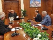 محافظ بورسعيد يلتقى لجنة إدارة النادى المصرى ويشيد بأداء لاعبى الكونفدرالية