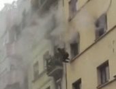 لقطات مرعبة.. نزلاء فندق يلقون بأنفسهم من النوافذ بعد نشوب حريق.. فيديو