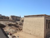 استمرار العمل فى تطوير مدينة إسنا التاريخية ومعبد خنوم الفرعونى (صور)