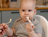 5 أطعمة تضر أسنان طفلك في مرحلة النمو.. "قللي منها"