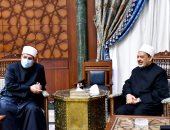 وزير الأوقاف يلتقى شيخ الأزهر على رأس وفد وزراء الشئون الإسلامية