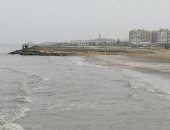 طقس غائم معتدل والبحر المتوسط بلا أمواج فى بورسعيد.. لايف وصور