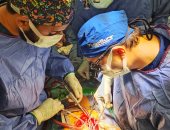 قسم جراحة القلب بالمستشفى الجامعى فى أسوان يجري عملية جراحية دقيقة لطفلة..صور