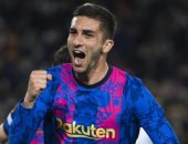 راعى برشلونة يحقق فى واقعة قميص توريس ضد نابولى بالدورى الأوروبى 