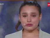 متسابقة تبكي أمام لجنة تحكيم برنامج الدوم أثناء تقديمها عرضاً تمثيلياً