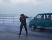 انقطاع الكهرباء عن 200 ألف منزل فى بريطانيا بسبب موجة من الطقس السيئ.. صور