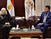 أشرف صبحي يستقبل السفيرة هيفاء أبو غزالة مساعد الأمين العام لجامعة الدول العربية