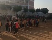 بدء توافد الطلاب على مدارس المنوفية بعد عودتهم للدراسة بالترم الثانى