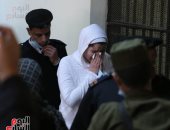 "انهيار ومصحف وسبحة".. كيف ظهرت حنين حسام بجلسة محاكمتها بالاتجار بالبشر؟