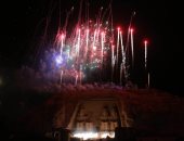 احتفالية كبرى برمسيس بليلة تعامد الشمس.. ألعاب نارية وتطاير قناديل فى مهرجان أسوان الدولى.. 430 فنانا يحيون الحفل على أنغام "غنوا للشمس".. ومئات المصريين والأجانب يتابعون الاحتفال بساحة المعبد.. صور وفيديو